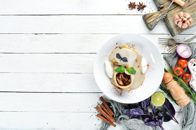 Świełe danie na stole